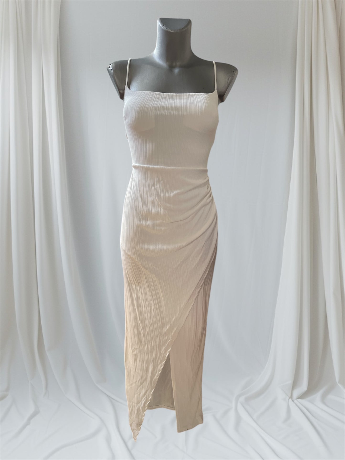 Robe Nelsia