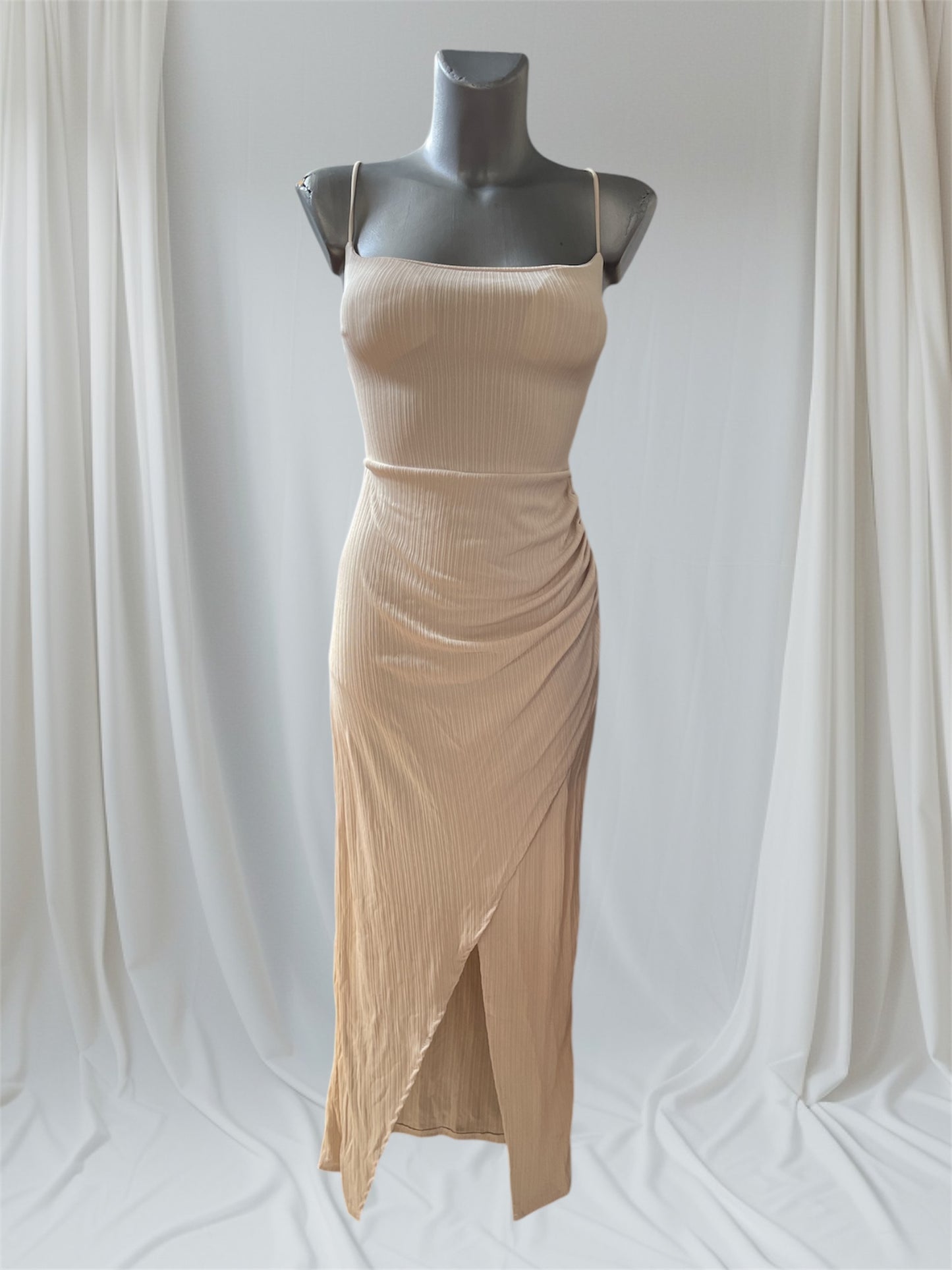Robe Nelsia